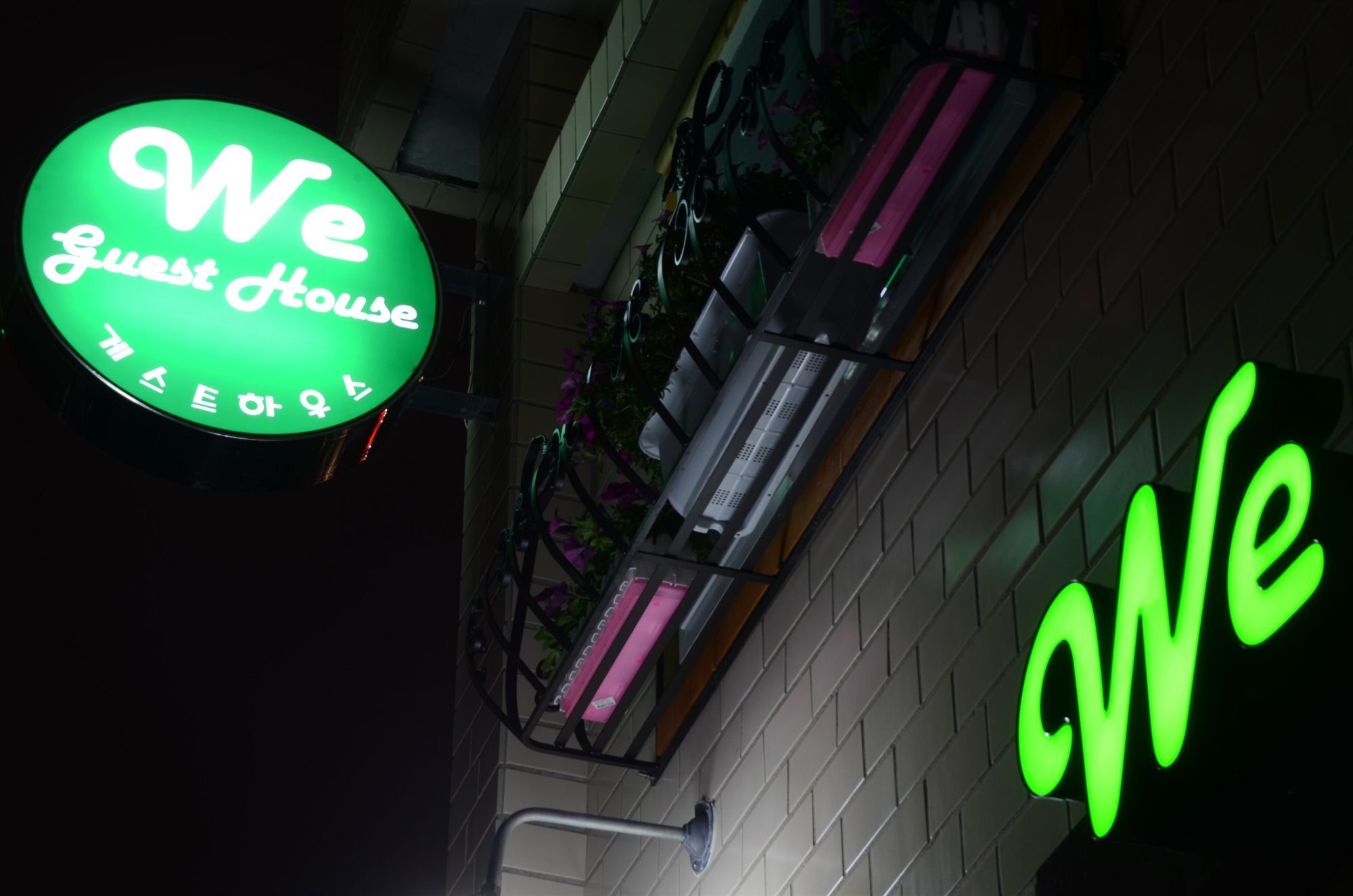 We Guesthouse ปูซาน ภายนอก รูปภาพ